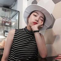 往事匿于风。 若君愿意，我愿一袭红