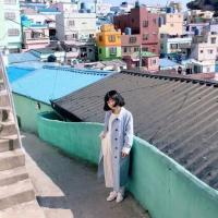 最美不过偷瞄你时眼神相撞 那刻你的微笑 我就是那个明明难过到