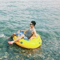 最美不过偷瞄你时眼神相撞 那刻你的微笑 我就是那个明明难过到