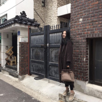 爱与诚。 有一天那个人走进了你