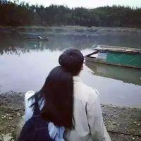 新年了要抱紧怀里的人 没有谁为了要我微笑而