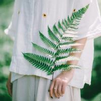 女孩。 当你离开时请不要说再
