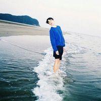 扶着往事走 我不浪也不安稳 却再