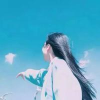 小时候太傲，长大忘了笑 你笑着说她是朋友可你