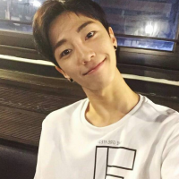 想起你很温柔. 我有点不像我 你也有