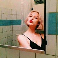 听不见你的声音在最深的海底。 日后再相聚 你听我醉