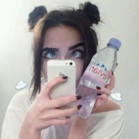 病娇少女. 真正有故事的人通常不