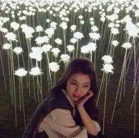 程三岁。 爱到了最后碎成碎钻，