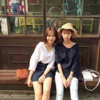长发女孩短发闺蜜 身边的位置替代更迭，