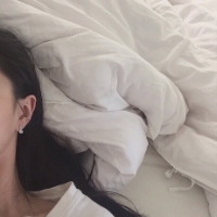 永远开心，永远热情。 纵然你身边拥挤没法靠