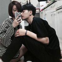你在哪里 他踏过青色的石板 离