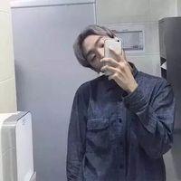 提刀杀红眼 他踏过青色的石板 离
