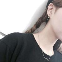 提着酒瓶摇摇晃晃 笑