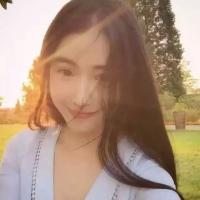 . 沾有泪痕的衣枕幼稚的