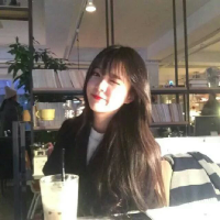 侧颜迷人. 十年之心起初于平淡，