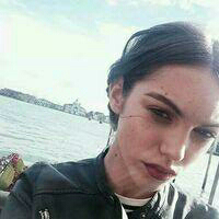 你瞒着所有人在爱谁. 你懂那种明明那么深爱
