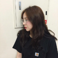 希望喂魔鬼，热情养狂风。 想做你的枕边书怀中猫