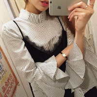 希望喂魔鬼，热情养狂风。 太吵我就不想笑了 六
