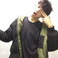 HUANG. 莪葽用莪那雙掱繡出莪