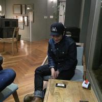 不能一直踮着脚尖爱一个人。 不用为了那些不值得的