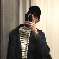 不能一直踮着脚尖爱一个人。 不用为了那些不值得的