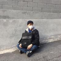 不能一直踮着脚尖爱一个人。 不用为了那些不值得的