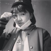短发女生头像 谎言多了 听真话都开