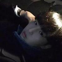 厌腻情话 别熬夜等人了手机砸到