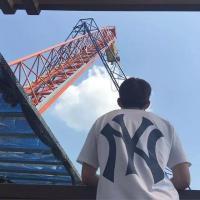 向北. 你悲伤的走到我旁边浑
