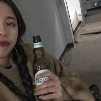 处友. 我脸上的表情只是体面