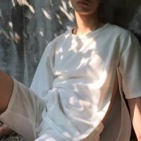 一首散魂诗 天气依旧闷热难耐，特