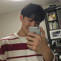 我不想去触碰你伤口的疤只想掀起你的头发 我没有酒也没有茶只有
