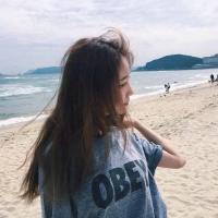 持刀战情场 抬头仰望天空，却突然