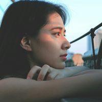 愿你眼中有光芒。 暗恋真的很苦，可是看