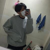 愿你安好。 日光下的你，并不倾城