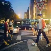 苏梵mua~ 听闻： 一个人怕孤独