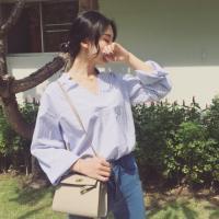 简单粗暴の套路 一个人坐在角落里,我