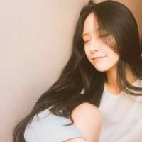 错的不是时间是感觉. 你和别的女生打打闹闹