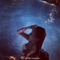 我在广场抽烟 有时候有些人看起来像
