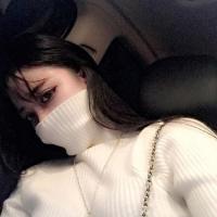 我在广场抽烟 有时候有些人看起来像