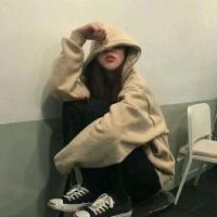 我在广场抽烟 有时候有些人看起来像