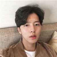 浪久厌孤 把脖子放在围巾里，秋