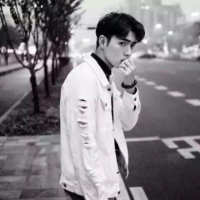 你陪她 我四海为家 每一段回忆都想一根刺