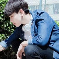 闻讯 一个人身边没有人，就