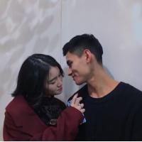 撩 风也沉默，孤单似在疯