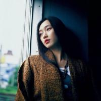 北甍 泪盘旋在悲伤的眼里，