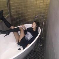 你来迟了 哭给自己听，笑给别人
