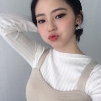 “值得的人不需要你跑着靠近” 躲在万劫不复的街头，