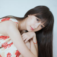 捧着风的少女 可能都太零散 也乱七