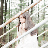 捧着风的少女 可能都太零散 也乱七